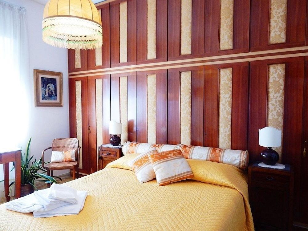Romulus Rex Hotel Luaran gambar