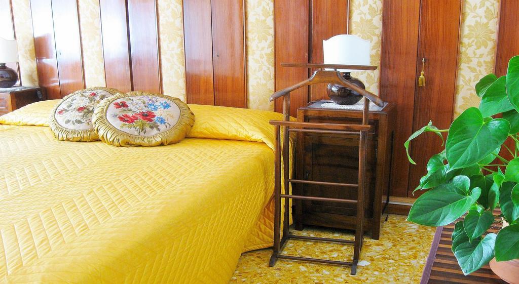 Romulus Rex Hotel Luaran gambar