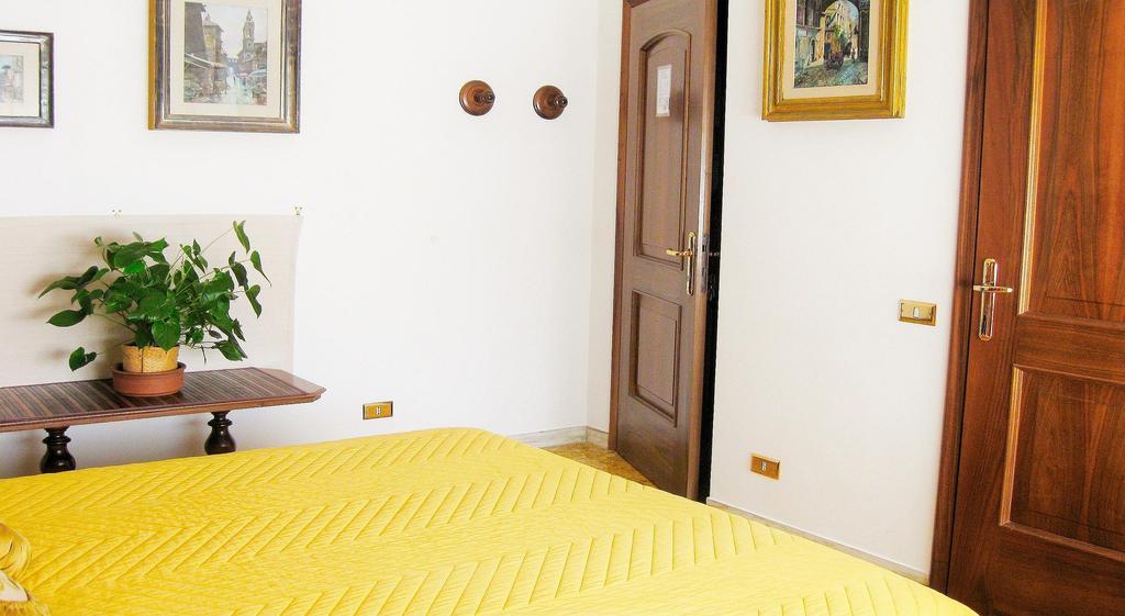 Romulus Rex Hotel Luaran gambar