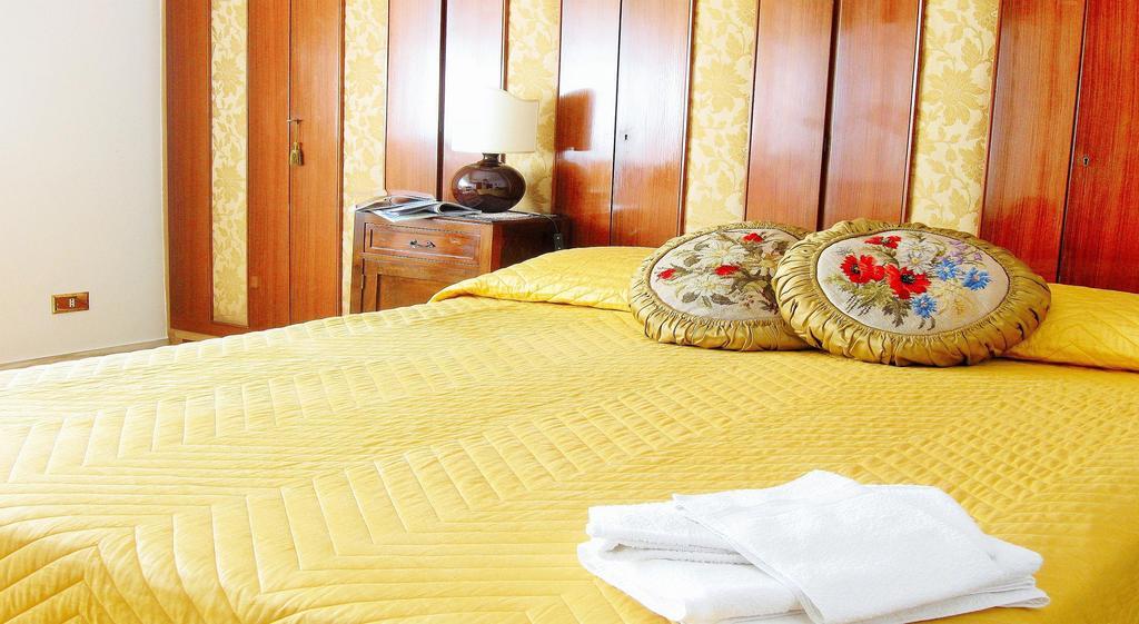 Romulus Rex Hotel Luaran gambar