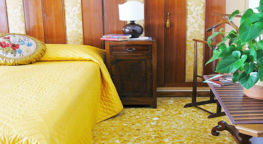 Romulus Rex Hotel Luaran gambar