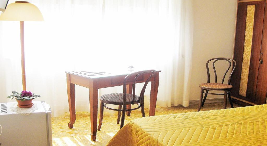 Romulus Rex Hotel Luaran gambar