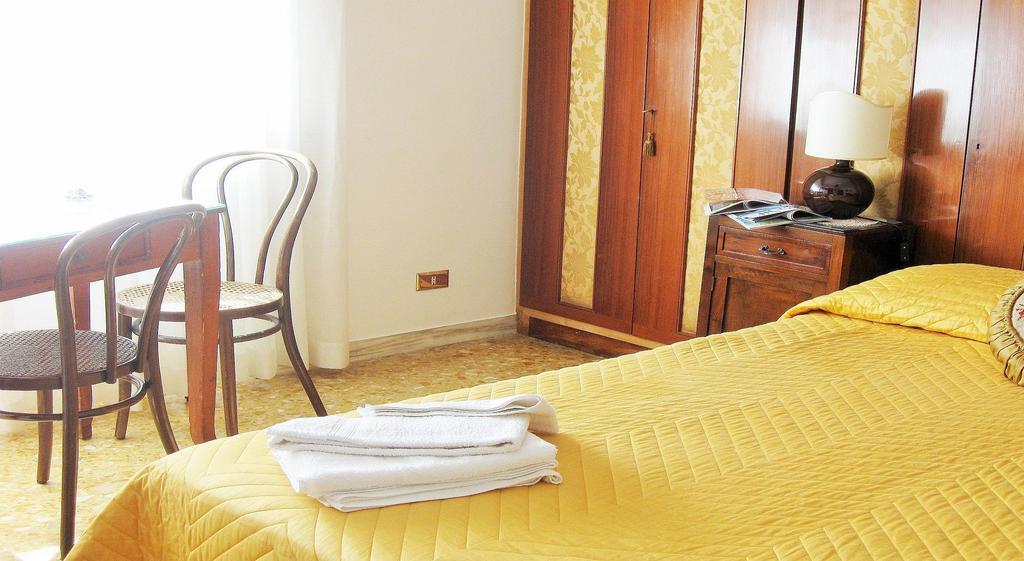 Romulus Rex Hotel Bilik gambar