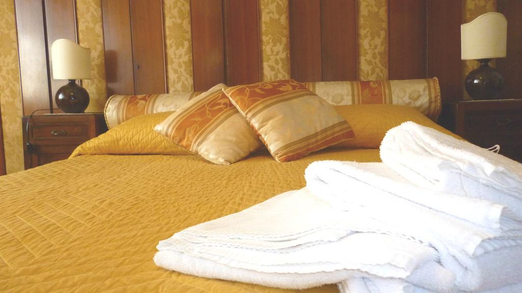 Romulus Rex Hotel Luaran gambar