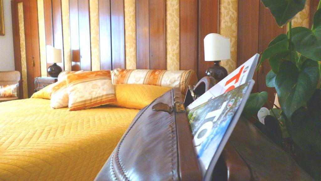Romulus Rex Hotel Luaran gambar